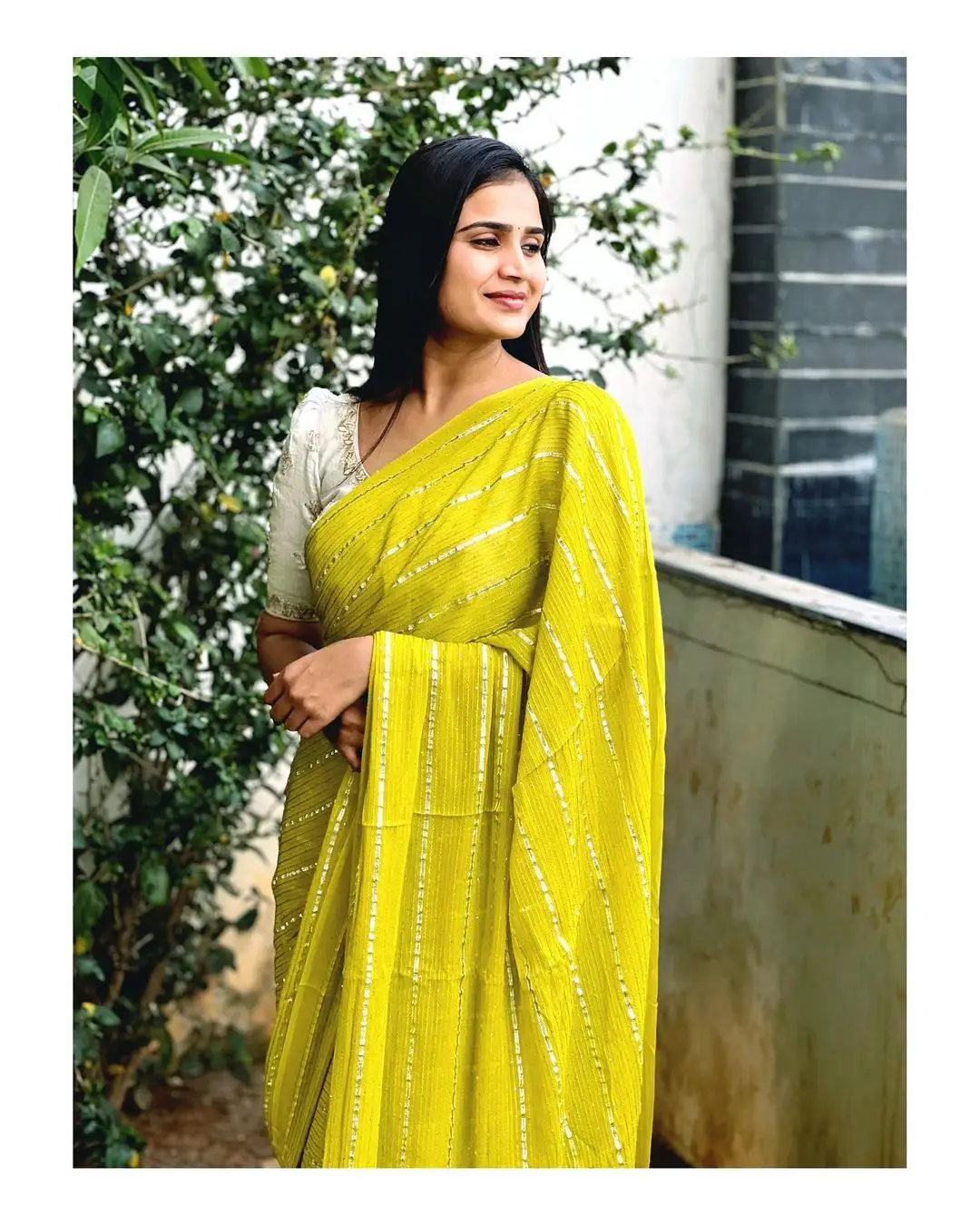 INDIAN GIRL KAVYA SHREE IN TRADITIONAL GREEN SAREE WHITE BLOUSE 3